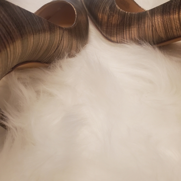 NIB VINCE CAMUTO SALEST HEELS METALLIC SZ 9 - Picture 4 of 6